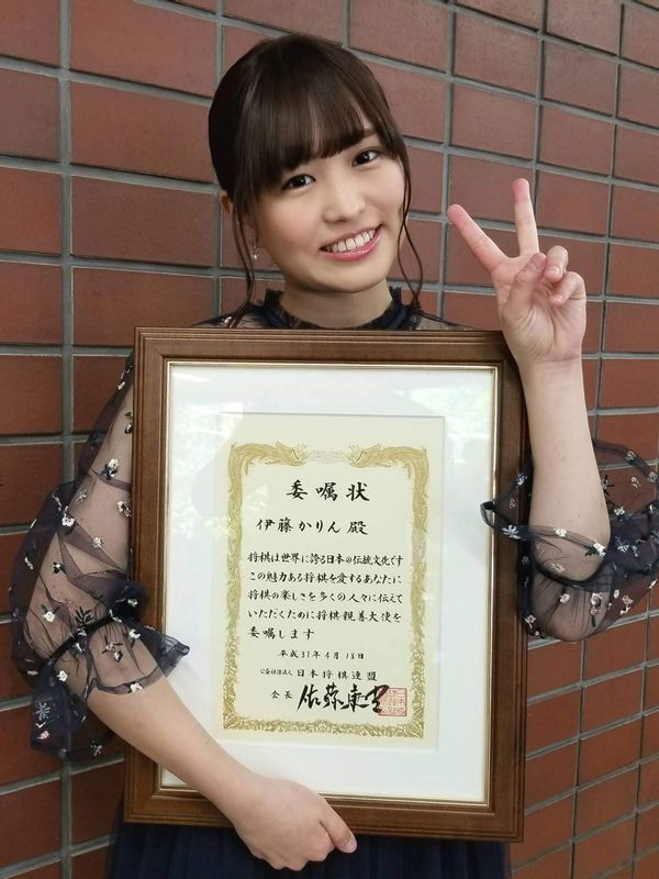 乃木坂46の卒業を前にした2019年4月に日本将棋連盟から将棋親善大使を委嘱された(乃木坂46合同会社提供)