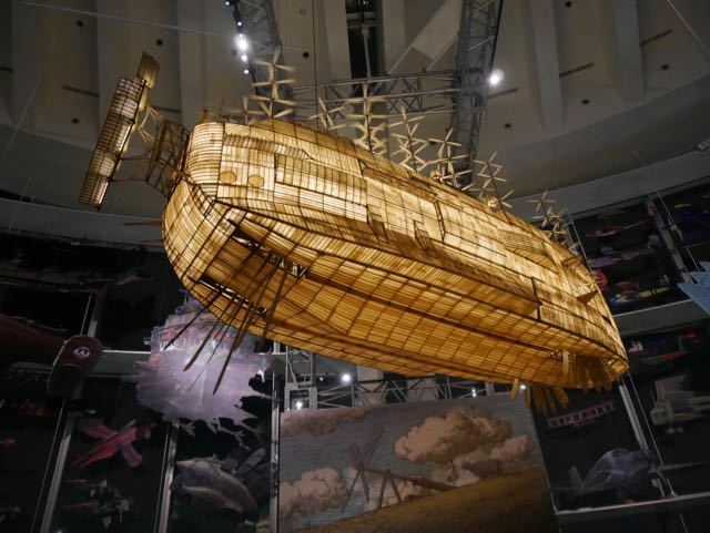 大博覧会に続いて『空飛ぶ機械達展』で見られる、中空に浮かぶラピュタの飛行船