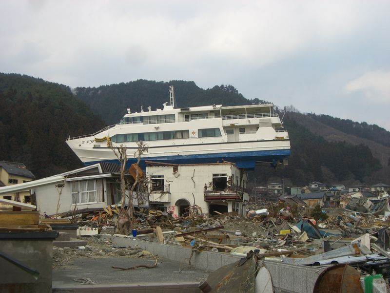 当時の大槌町の様子。被害が大きく、町全体で800名を超える死者が出て壊滅状態でした