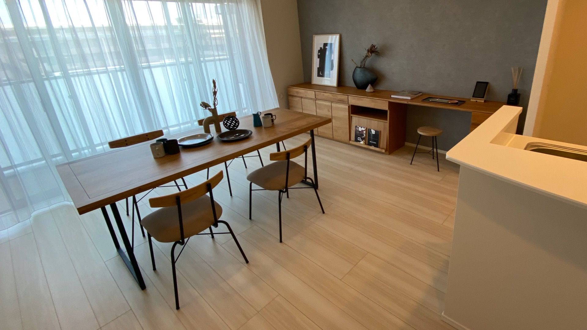 ソファを置くのはもう古い リビングの主役は 特大テーブル の時代が来る理由 櫻井幸雄 個人 Yahoo ニュース