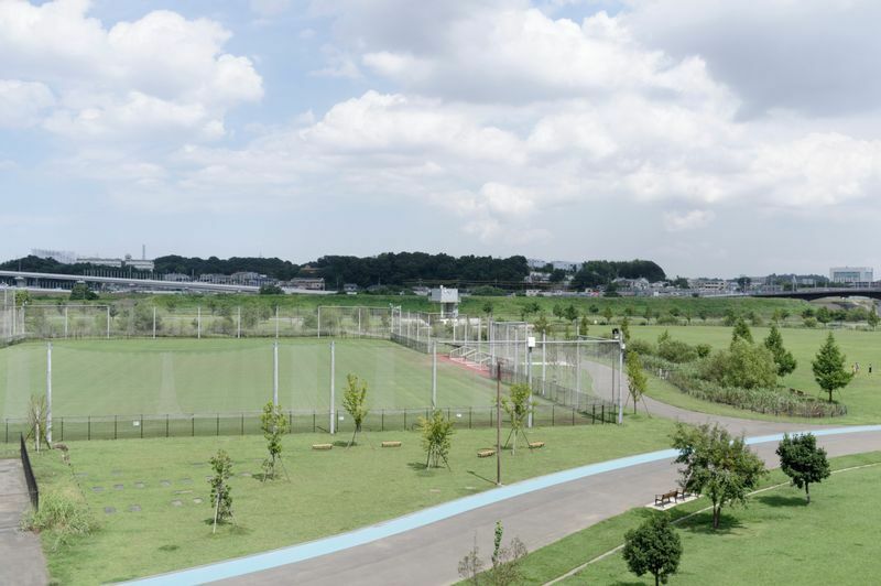 横浜国際総合競技場の遊水池は、通常は多目的公園として利用される。