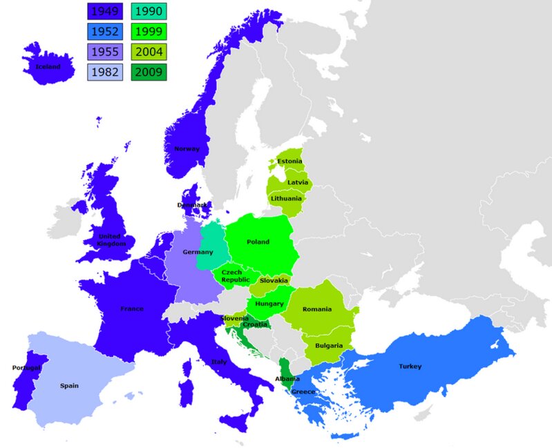 NATO加盟国の拡大図。ポーランドの右下でルーマニアの上がウクライナ。その上（ポーランドの右上）はベラルーシ。右に広がるのがロシア。（Wikipediaより）