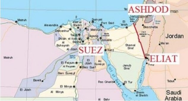 紅海から西がスエズ湾、東がアカバ湾。湾といってもどちらも細長い。Atlas Info. frより