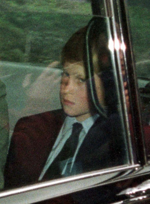 1997年8月31日、母の死の知らせを聞いたハリー王子。休暇で滞在中だったバルモラルの教会から出てきた時の様子。この少年はこれから長い間、心の病いに苦しむことになる。