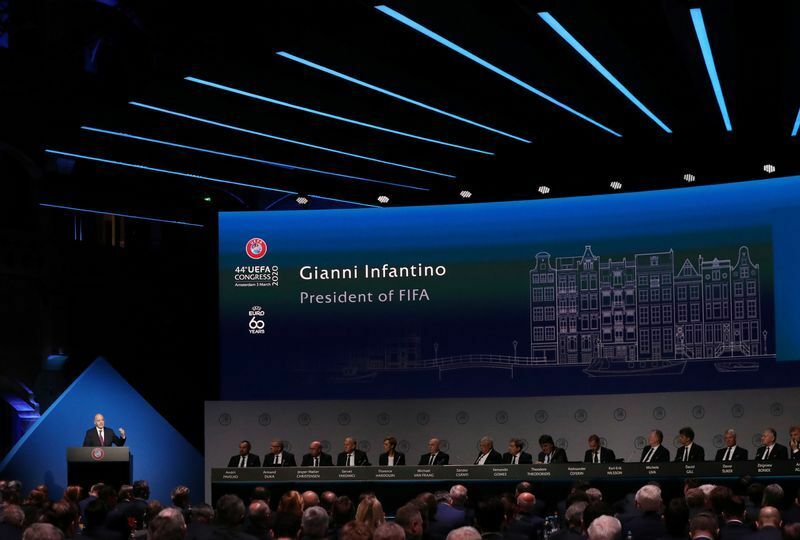欧州サッカー連盟総会で、立派な演説をするジャンニ・インファンティーノFIFA会長。写真は2020年。