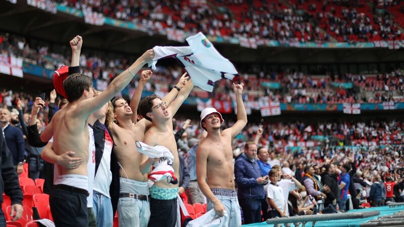 スタジアム観客数をめぐって 批判を浴びるイギリス コロナ禍の欧州サッカー選手権 オリンピックに影響 今井佐緒里 個人 Yahoo ニュース スタジアム観客数をめぐって 批判を浴びるイギリス コロナ禍の欧州サッカー選手権 オリンピックに影響 今井佐緒里 個人 Yahoo ニュース
