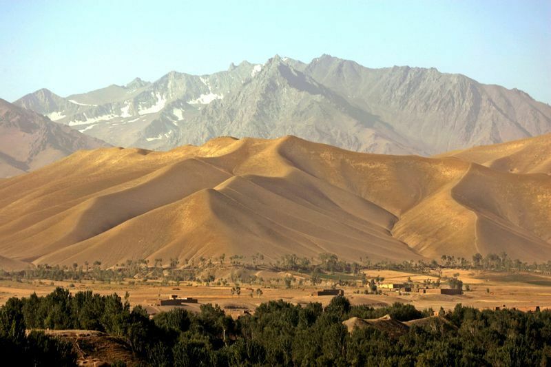 アフガニスタン中央部のバーミアンの谷。ヒマラヤ山脈の一部を背景に。悠久の自然に心を打たれる。2005年9月。