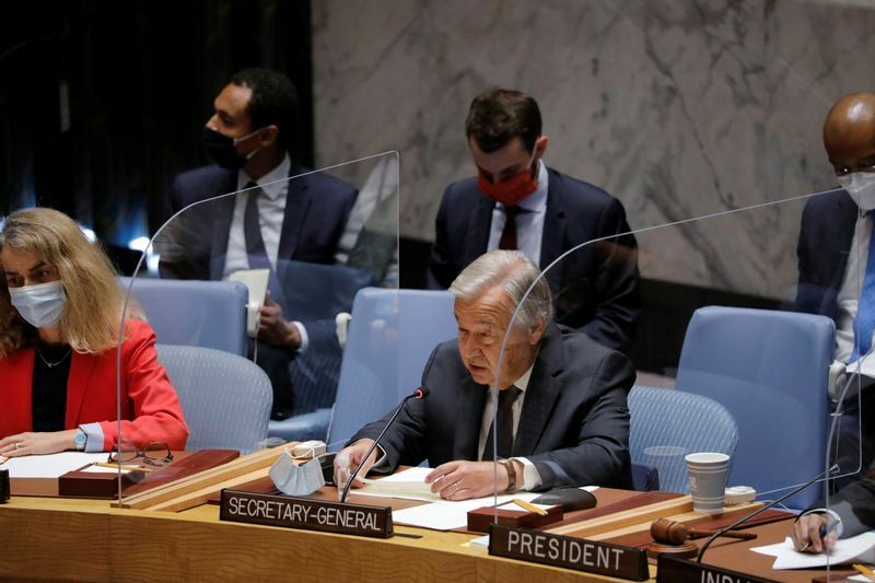 8月16日、ニューヨークの国連で、アフガニスタンについて緊急に開かれた国連安全保障理事会で演説するアントニオ・グテーレス国連事務総長。72歳。