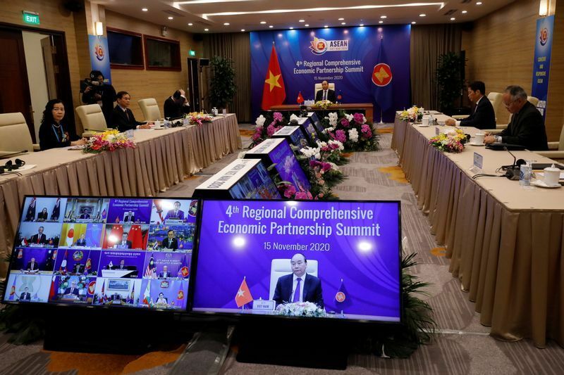 2020年11月15日。第4回RCEPサミットで議長を務めるベトナムのフック首相。この日RCEPは15カ国によって署名された。
