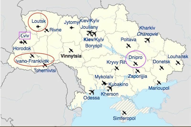 ウクライナの空港地図。丸は筆者がつけた。Location map of Ukraine : NordNordWest作。 