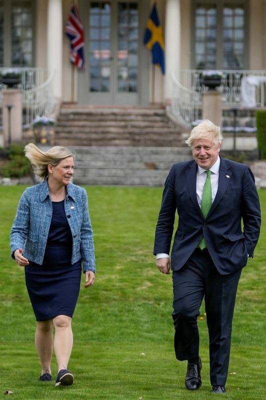英首相がスウェーデンを訪問、アンデション首相と安保合意文書に署名した。5月11日