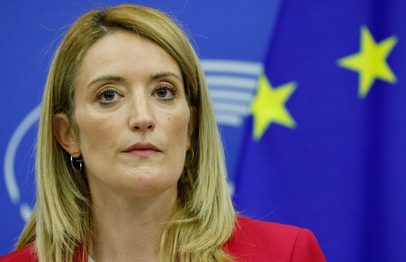 彼女はマルタ出身で、史上最年少43歳の欧州議会議長である。サッソーリ議長の死去に伴い選出された