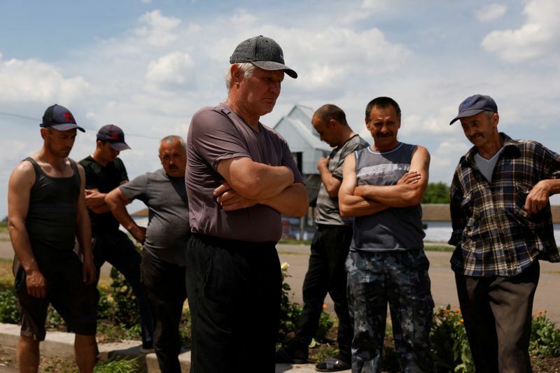 ウクライナ・ミコライウの小麦農家のひとたち。6月