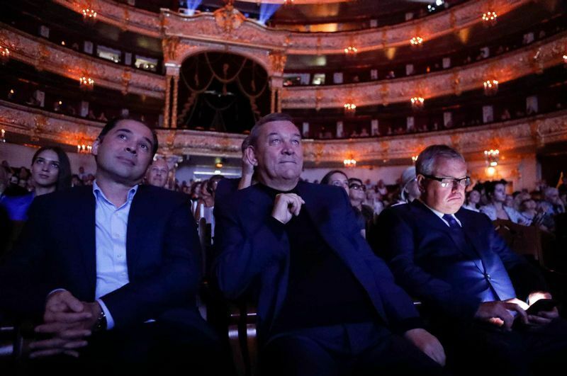 ボリショイ劇場にて、左が三人目の指揮者、トゥガン・ソヒエフ氏。隣はウリン総監督とコスチン理事。新シーズン開幕式。2017年9月12日