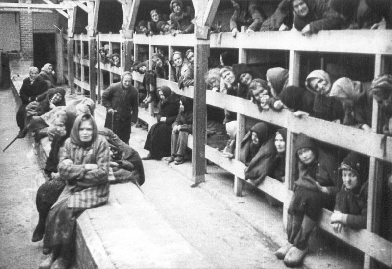 ポーランドにあるアウシュビッツ強制収容所。1945年1月ソ連軍によって解放されたときの同軍による記録写真。