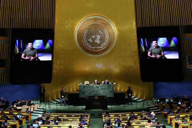 9月21日、ニューヨークの国連本部の第77回国連総会で演説を行うゼレンスキー大統領。