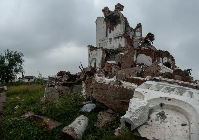 ハルキウ地方のイジュームの近くにある破壊された教会。解放後の9月14日撮影。