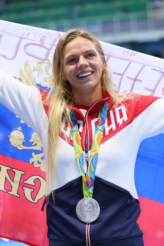 ロシアのドーピング問題で、過去に違反歴があるため、当初は参加を禁じられた競泳女子のエフィモワが、リオ五輪の100メートル平泳ぎで銀メダルを獲得。会場からはヤジがとび、金銅メダルを取った米国の選手とは論争になった。　　