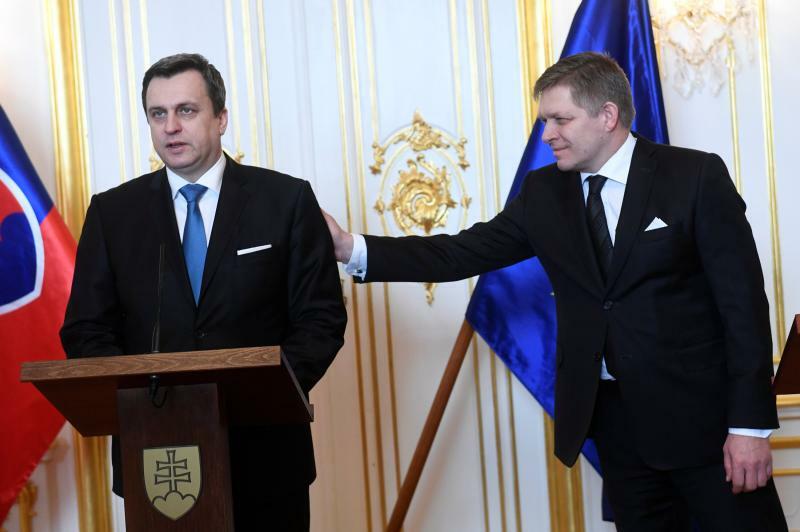 左がスロバキア国民党の現在の党首アンドレイ・ダンコ氏。2018年。