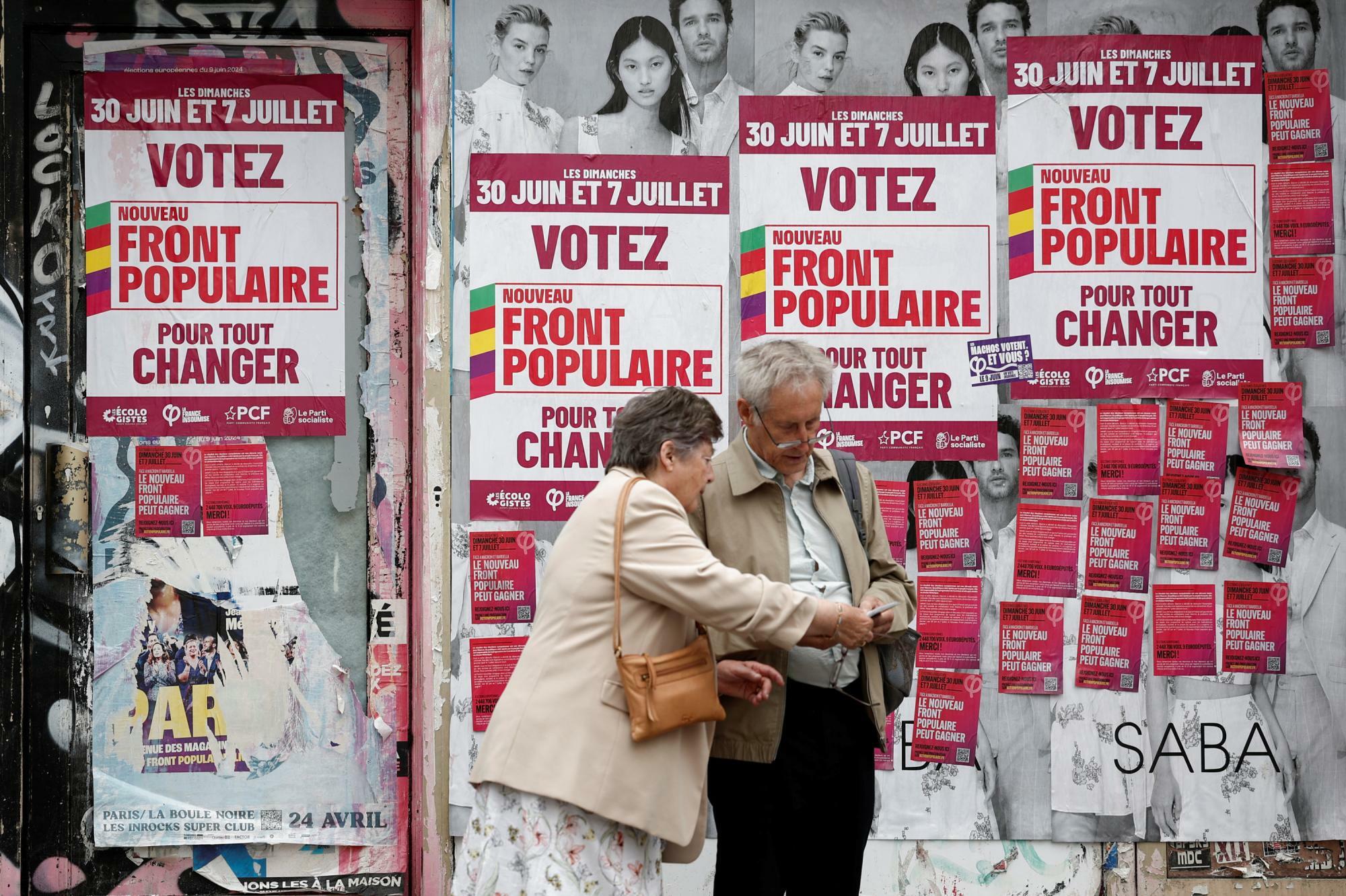 新人民戦線に投票を呼びかけるポスター。パリで。
