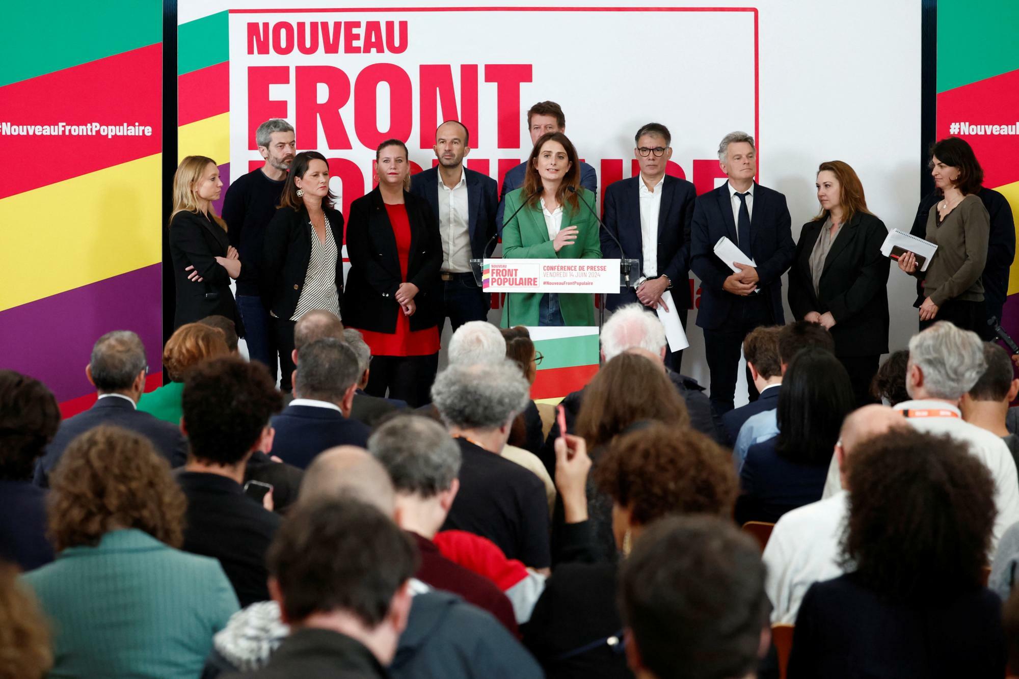 ６月１４日パリで新人民戦線の政策発表をするマリーヌ・トンドリエ全国書記（緑の党）。その他、４党の党首が顔をそろえる。