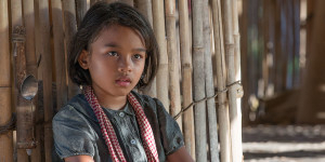 アンジェリーナ・ジョリーの最新監督作「最初に父が殺された」の子役は、カンボジアでの一般オーディションで選ばれた（写真／Netflix）