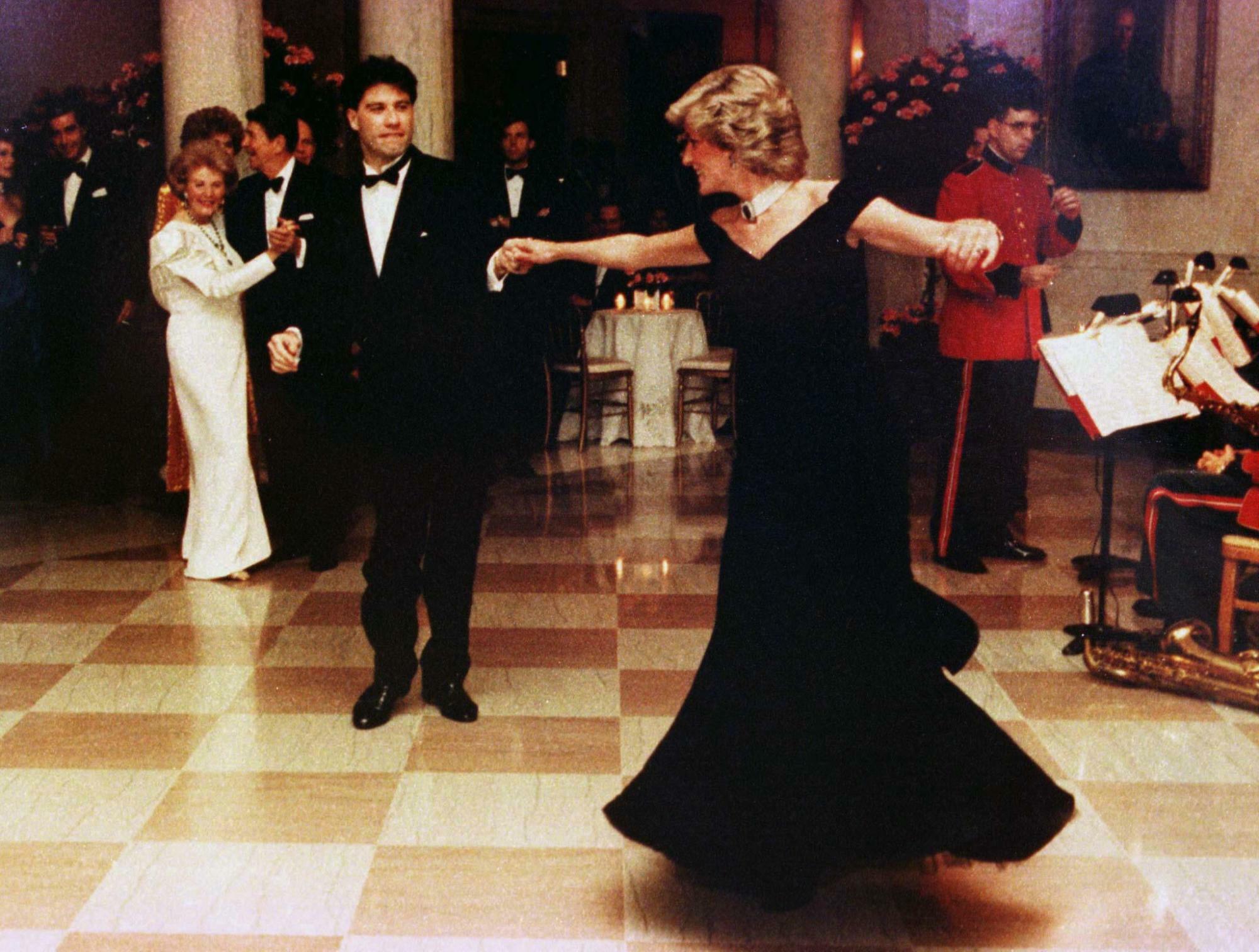1985年、ダイアナ妃とジョン・トラボルタはホワイトハウスで一緒にダンスをした