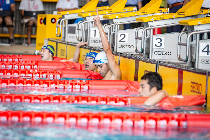 200M個人メドレーS14を泳ぎ終えたの選手たち　写真提供：日本身体障がい者水泳連盟