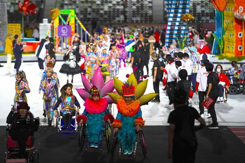 9月5日、カラフルに彩られたパラリンピックの閉会式が国立競技場で開催された　写真・PARAPHOTO/中村 Manto 真人