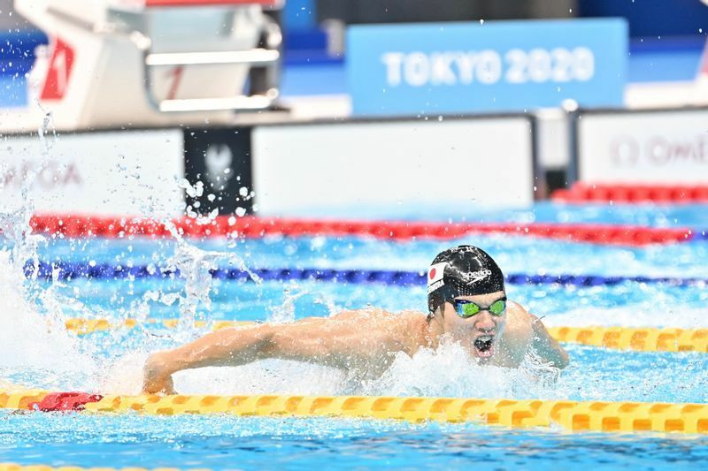 東京パラリンピックで100mバタフライを泳ぐ木村　写真・山下元気