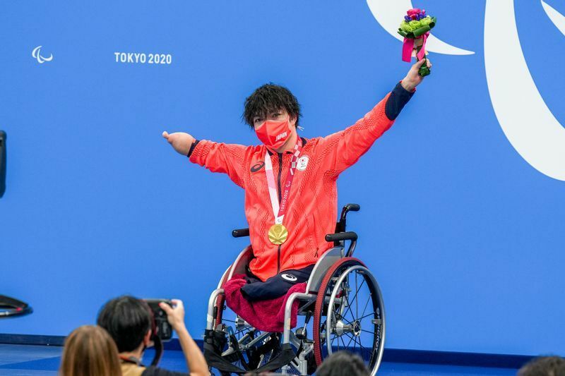 8月26日、東京2020パラリンピック・男子100m自由形S4で鈴木孝幸（GOLDWIN）がパラリンピックレコードで優勝。開催国に初めての金メダルをもたらした。　写真・秋冨哲生