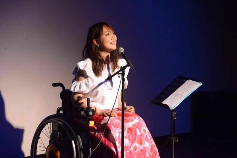 シンガーソングライターとして活動する小澤綾子　提供・小澤綾子