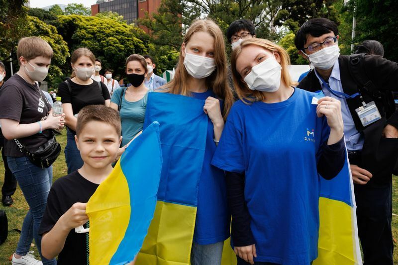 パラトライアスロンの応援にきたウクライナ人たち　写真・PARAPHOTO/内田和稔