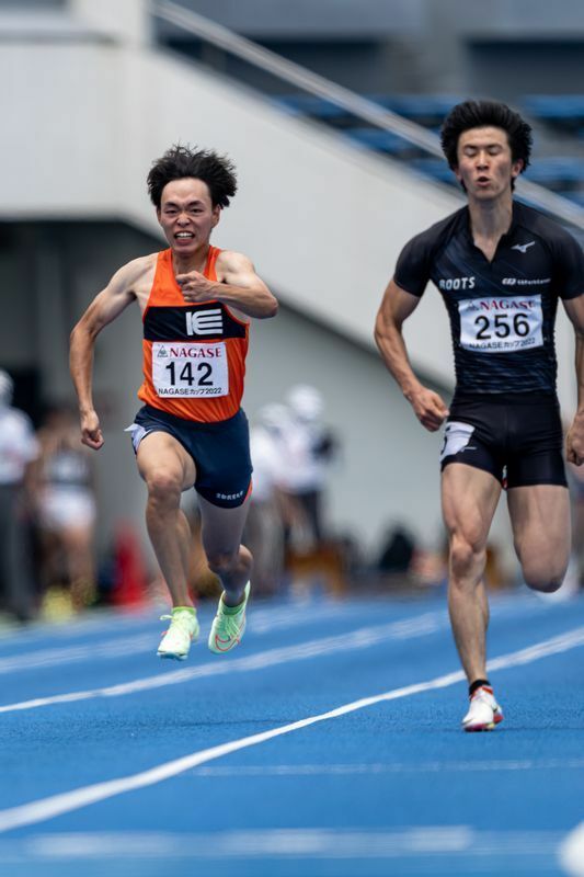 100mで世界記録を期待されていたT45の三本木優也（京都教育大／写真左）7月3日、公認男子100mでの走り　写真・PARAPHOTO/秋冨哲生