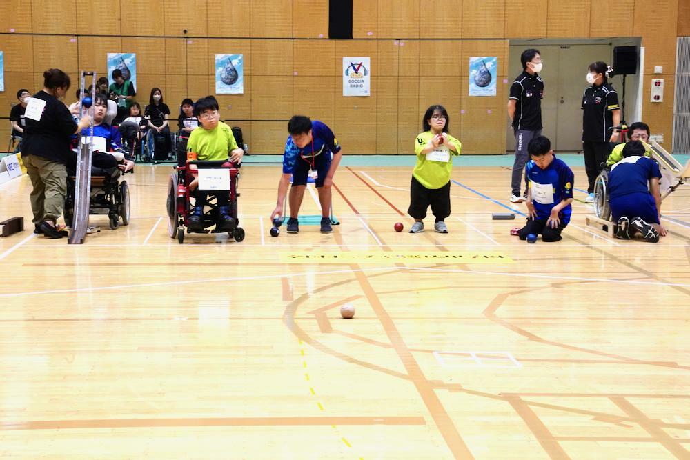 ボッチャ甲子園決勝戦は、「なっつみーズ」と「けやっきーず」で戦った。　筆者撮影