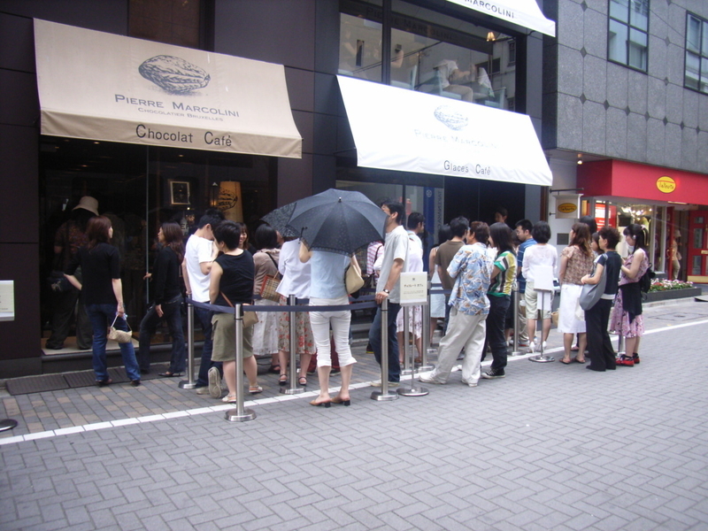 連日行列をつくる銀座本店（2005年当時）の様子（画像提供／CCC）