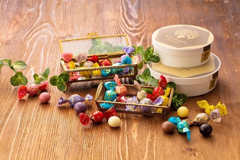 マカダミアナッツをチョココーティングした一口サイズの「チョコレートボール」※画像提供／軽井沢チョコレートファクトリー
