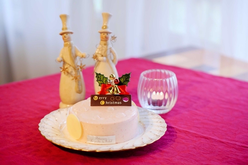 ライチ香る国産イチゴのムースと、紅茶のブリュレを組み合わせた「Souvenirs de Noel（スブゥニール・ドゥ・ノエル）」6800円（税・送料込）。※画像提供／koyuru