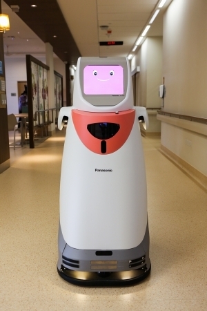 シンガポールのチャンギ総合病院に導入された自律搬送ロボット「HOSPI(R)」