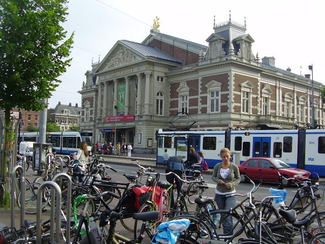 アムステルダムの街は自転車がいっぱい