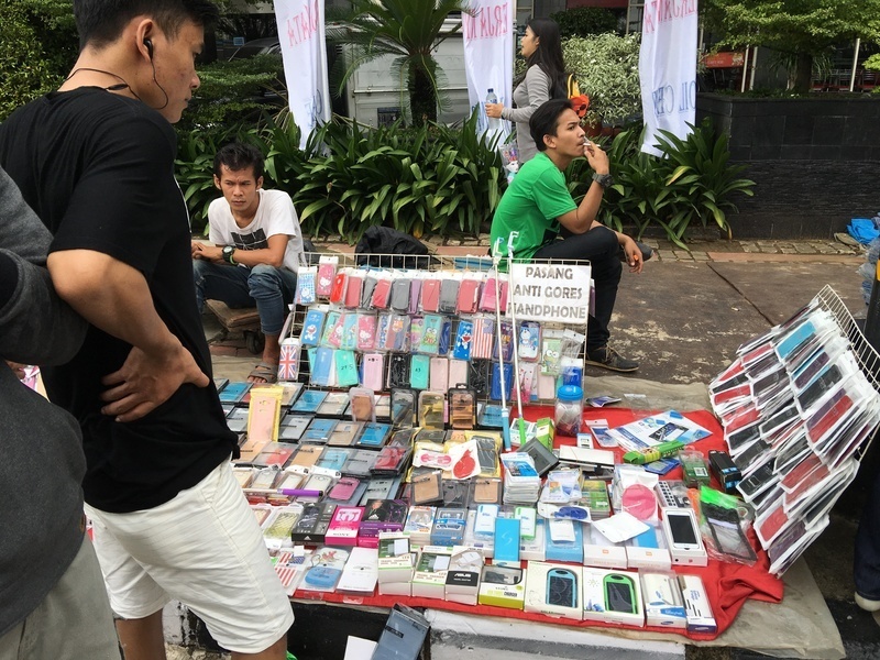 インドネシアのスマホは電池の持ちが悪いから充電器は昔から人気商品