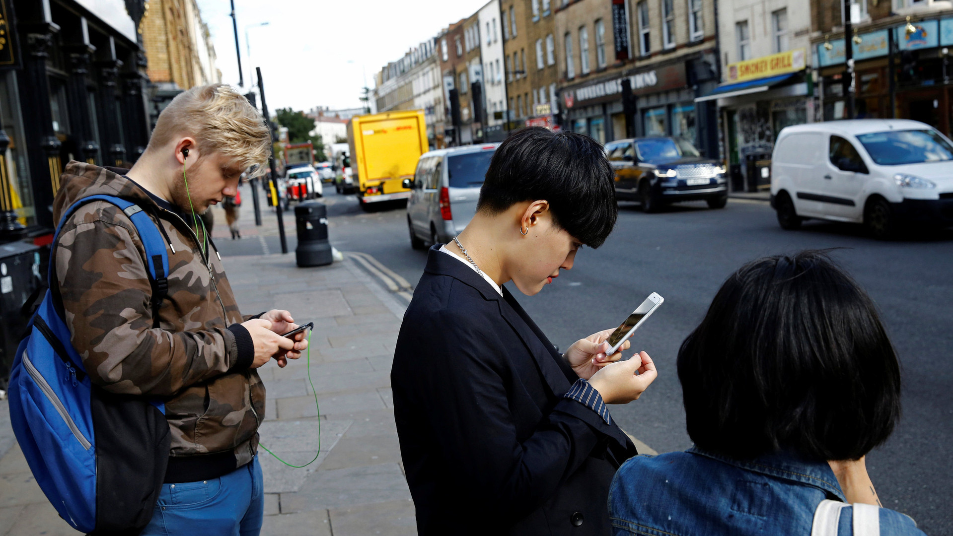 歩きスマホ で歩き方が奇妙に見える 障害物が見える時間61 減少 英国の大学が調査 佐藤仁 個人 Yahoo ニュース