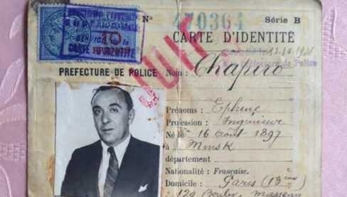 パリに住んでいて殺害されたChapiro氏の身分証。「ユダヤ人」の赤いスタンプ（南カリフォルニア大学ショア財団提供）