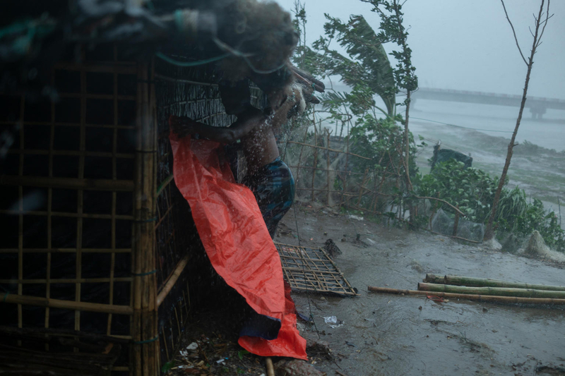 強風で仮設住宅が崩壊することもある(C) UNICEF