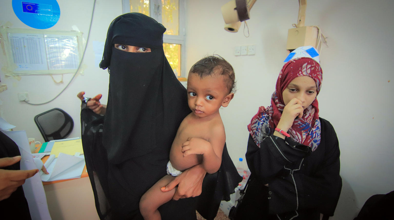予防接種を受けるイエメンの子供たち（UNICEF提供）