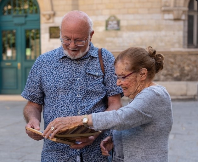 フランスで再会した78歳のAlain Quatreville氏と86歳のCharlotte Adelman氏（COURTESY CHARLOTTE ADELMAN）