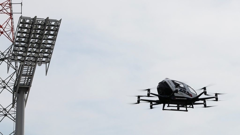 ウィーンのサッカースタジアム上空を飛行（Leonhard Foeger）