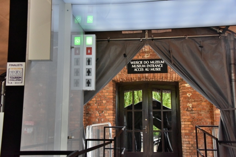 アウシュビッツに新たに設置された消毒ゲート（アウシュビッツ・ビルケナウ博物館提供）