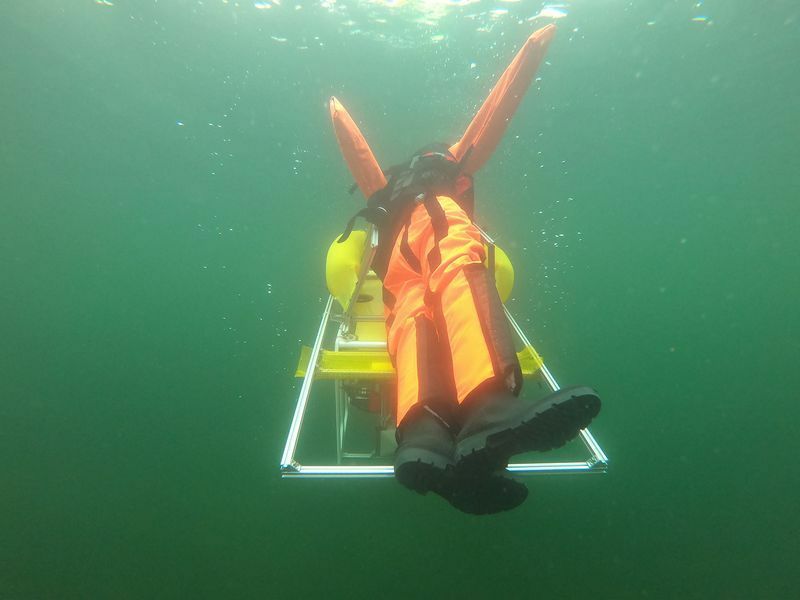 IOSBが開発した自律型水難救助ロボット（IOSB提供） 