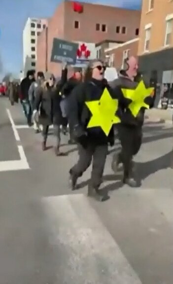 黄色い星を着用してデモに参加するカナダの人々（CTVNews提供）